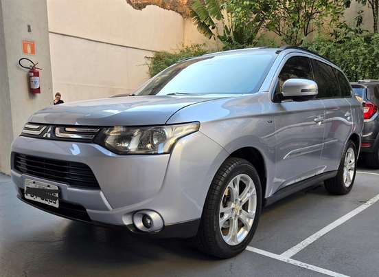 MITSUBISHI-OUTLANDER-2014
