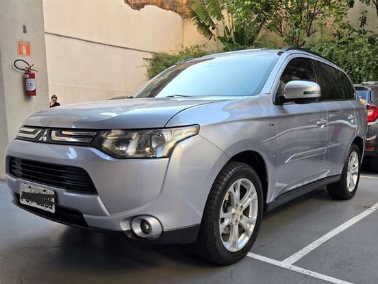 MITSUBISHI-OUTLANDER-3.0 GT 4X4 V6 24V GASOLINA 4P AUTOMÁTICO MITSUBISHI-OUTLANDER-2014