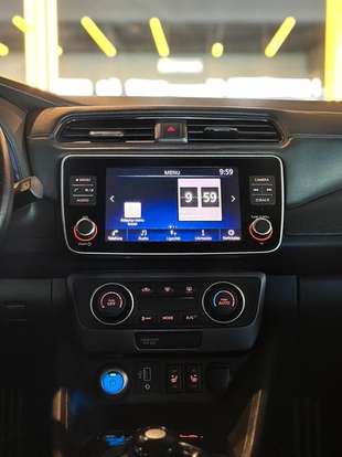 NISSAN-LEAF-2021