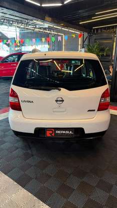 NISSAN-LIVINA-2011