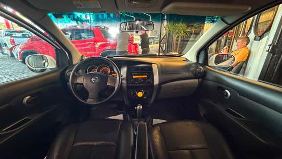 NISSAN-LIVINA-2011