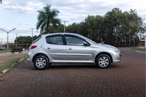 PEUGEOT 207 1.4 XR 8V FLEX 4P MANUAL PEUGEOT 207 1.4 XR 8V FLEX 4P MANUAL