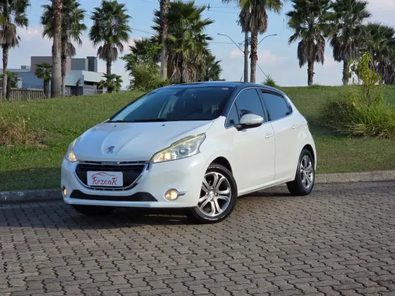 PEUGEOT 208 1.6 GRIFFE 16V FLEX 4P MANUAL PEUGEOT 208 1.6 GRIFFE 16V FLEX 4P MANUAL