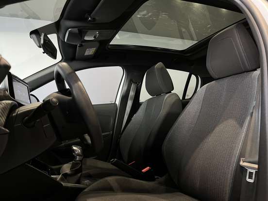 PEUGEOT-208-2023