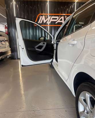 PEUGEOT-208-2016