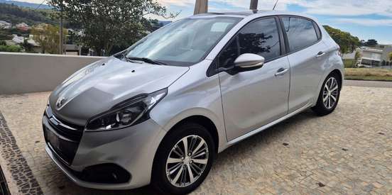 PEUGEOT-208-2019