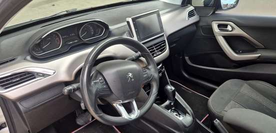 PEUGEOT-208-2019