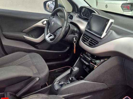 PEUGEOT-208-1.6 GRIFFE 16V FLEX 4P AUTOMÁTICO PEUGEOT-208-2019