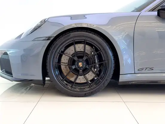 PORSCHE-911-2025