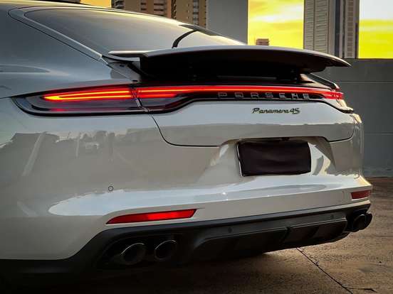 PORSCHE-PANAMERA-2021