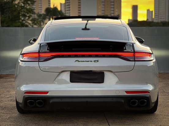 PORSCHE-PANAMERA-2021