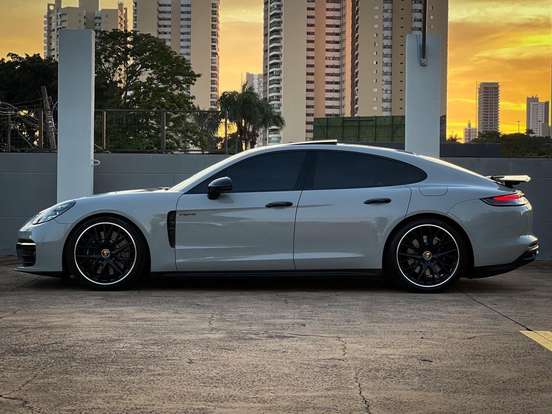 PORSCHE-PANAMERA-2021