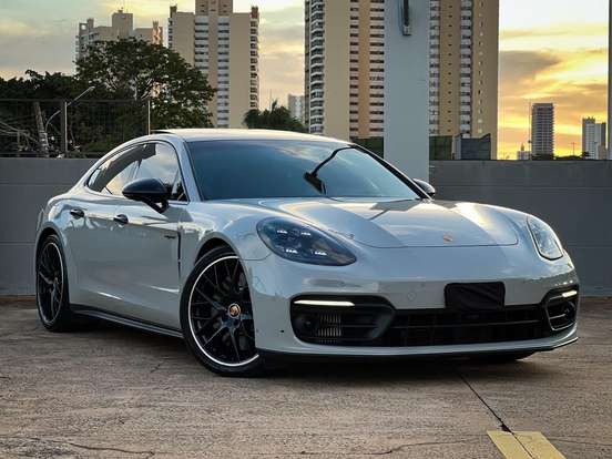 PORSCHE-PANAMERA-2021