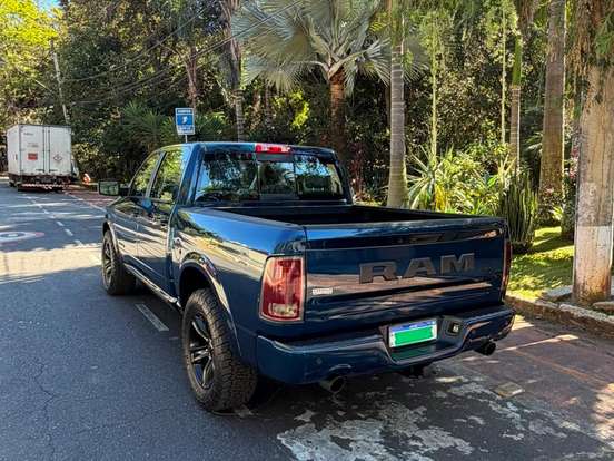 RAM-1500-5.7 V8 GASOLINA LIMITED NIGHT EDITION CD 4X4 AUTOMÁTICO RAM-1500-2023