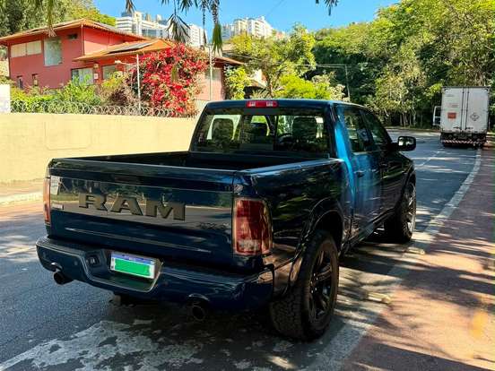 RAM-1500-5.7 V8 GASOLINA LIMITED NIGHT EDITION CD 4X4 AUTOMÁTICO RAM-1500-2023