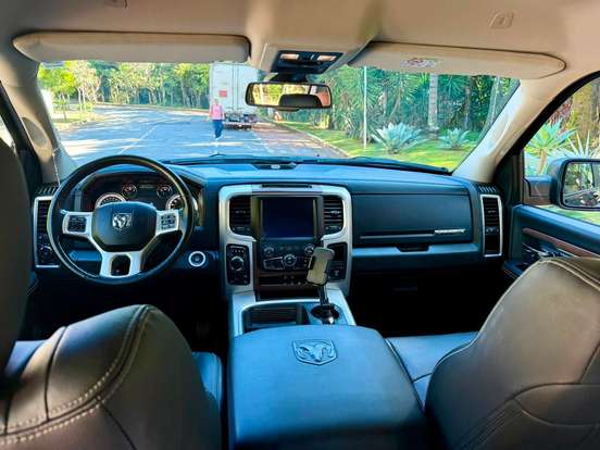 RAM-1500-5.7 V8 GASOLINA LIMITED NIGHT EDITION CD 4X4 AUTOMÁTICO RAM-1500-2023