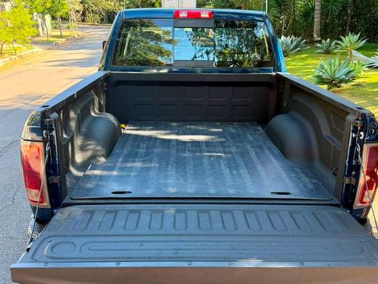 RAM-1500-5.7 V8 GASOLINA LIMITED NIGHT EDITION CD 4X4 AUTOMÁTICO RAM-1500-2023