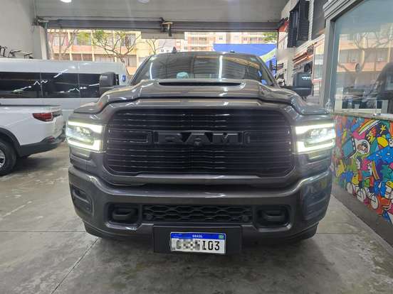 RAM-2500-6.7 I6 TURBO DIESEL LARAMIE NIGHT EDITION CD 4X4 AUTOMÁTICO RAM-2500-2023