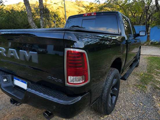 RAM-CLASSIC-5.7 V8 GASOLINA LARAMIE NIGHT EDITION CD 4X4 AUTOMÁTICO RAM-CLASSIC-2022