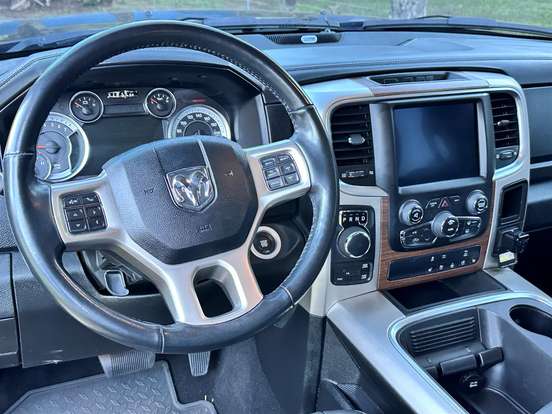 RAM-CLASSIC-5.7 V8 GASOLINA LARAMIE NIGHT EDITION CD 4X4 AUTOMÁTICO RAM-CLASSIC-2022