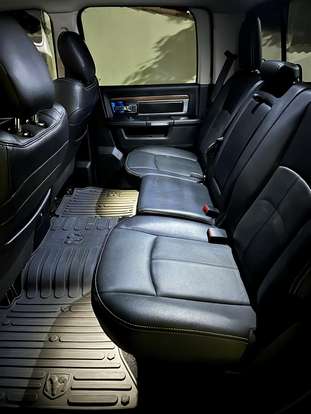 RAM-CLASSIC-5.7 V8 GASOLINA LARAMIE NIGHT EDITION CD 4X4 AUTOMÁTICO RAM-CLASSIC-2022