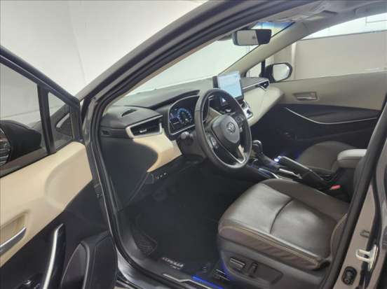 TOYOTA-COROLLA-2025