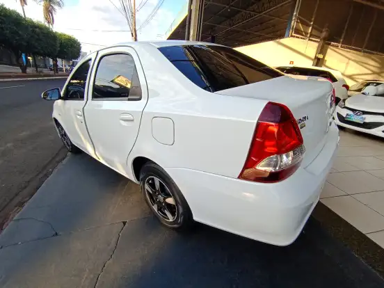 TOYOTA-ETIOS-2020