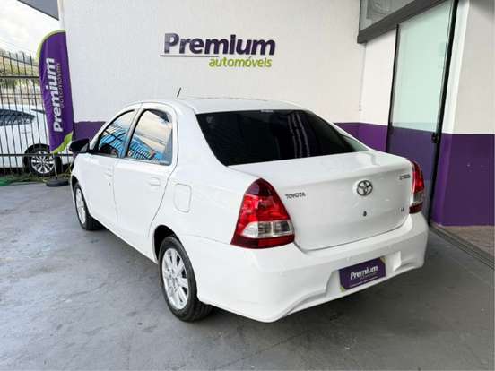 TOYOTA-ETIOS-2019