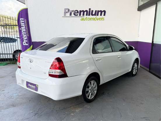 TOYOTA-ETIOS-2019