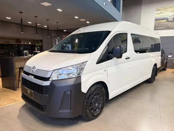 TOYOTA HIACE 2.8 D-4D TURBO DIESEL MINIBUS 15+1 DX AUTOMÁTICO TOYOTA HIACE 2.8 D-4D TURBO DIESEL MINIBUS 15+1 DX AUTOMÁTICO
