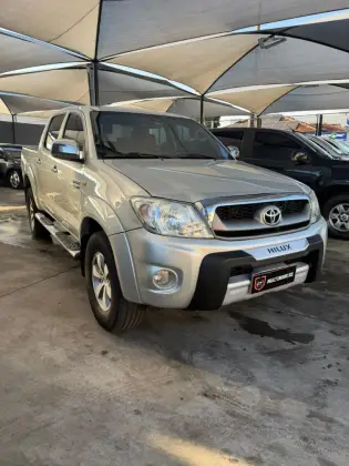 TOYOTA HILUX 2.7 SR 4X2 CD 16V GASOLINA 4P AUTOMÁTICO TOYOTA HILUX 2.7 SR 4X2 CD 16V GASOLINA 4P AUTOMÁTICO