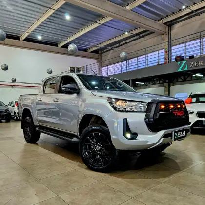 TOYOTA HILUX 2.8 D-4D TURBO DIESEL CD SRV 4X4 AUTOMÁTICO TOYOTA HILUX 2.8 D-4D TURBO DIESEL CD SRV 4X4 AUTOMÁTICO