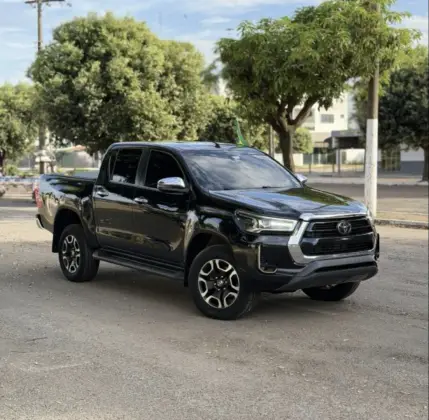 TOYOTA HILUX 2.8 D-4D TURBO DIESEL CD SRX 4X4 AUTOMÁTICO