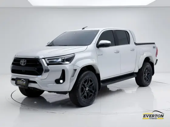 TOYOTA HILUX 2.8 D-4D TURBO DIESEL CD SRX 4X4 AUTOMÁTICO TOYOTA HILUX 2.8 D-4D TURBO DIESEL CD SRX 4X4 AUTOMÁTICO
