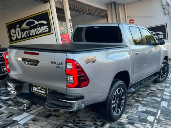 TOYOTA-HILUX-2.8 D-4D TURBO DIESEL CD SRX 4X4 AUTOMÁTICO TOYOTA-HILUX-2022