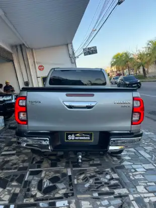 TOYOTA-HILUX-2022