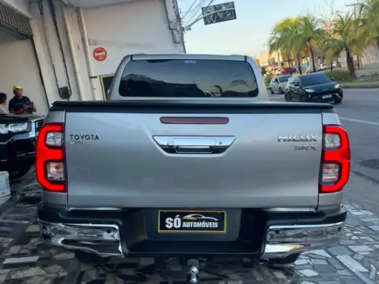 TOYOTA-HILUX-2.8 D-4D TURBO DIESEL CD SRX 4X4 AUTOMÁTICO TOYOTA-HILUX-2022