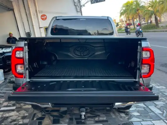 TOYOTA-HILUX-2.8 D-4D TURBO DIESEL CD SRX 4X4 AUTOMÁTICO TOYOTA-HILUX-2022