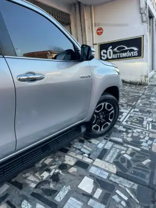 TOYOTA-HILUX-2022