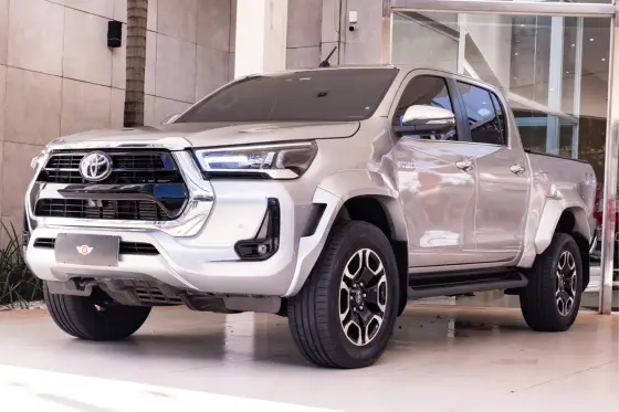 TOYOTA HILUX 2.8 D-4D TURBO DIESEL CD SRX PLUS 4X4 AUTOMÁTICO TOYOTA HILUX 2.8 D-4D TURBO DIESEL CD SRX PLUS 4X4 AUTOMÁTICO