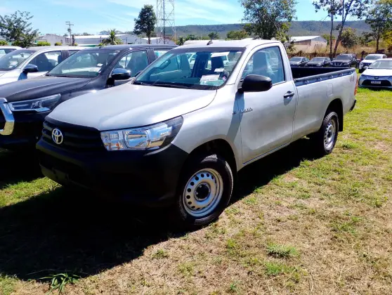 TOYOTA HILUX 2.8 D-4D TURBO DIESEL CS 4X4 AUTOMÁTICO TOYOTA HILUX 2.8 D-4D TURBO DIESEL CS 4X4 AUTOMÁTICO
