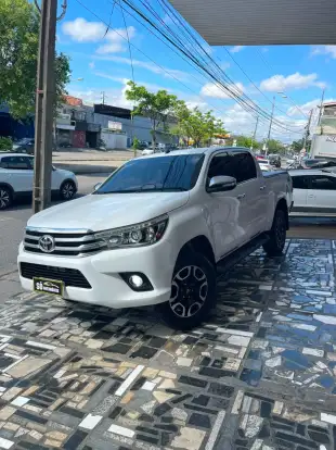 TOYOTA-HILUX-2017