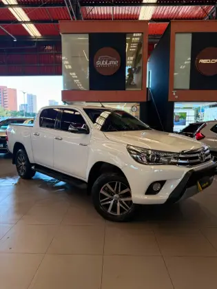 TOYOTA HILUX 2.8 SRX 4X4 CD 16V DIESEL 4P AUTOMÁTICO TOYOTA HILUX 2.8 SRX 4X4 CD 16V DIESEL 4P AUTOMÁTICO