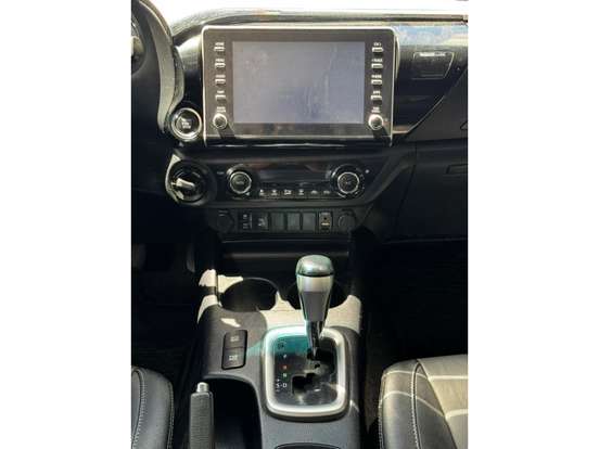 TOYOTA-HILUX-2.8 D-4D TURBO DIESEL CD SRV 4X4 AUTOMÁTICO TOYOTA-HILUX-2020