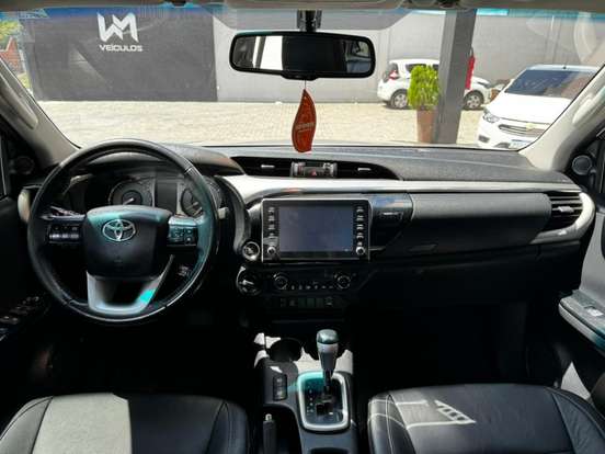 TOYOTA-HILUX-2020