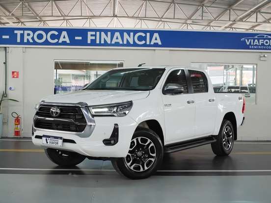 TOYOTA-HILUX-2.8 D-4D TURBO DIESEL CD SRX 4X4 AUTOMÁTICO TOYOTA-HILUX-2023