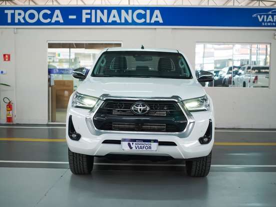 TOYOTA-HILUX-2.8 D-4D TURBO DIESEL CD SRX 4X4 AUTOMÁTICO TOYOTA-HILUX-2023