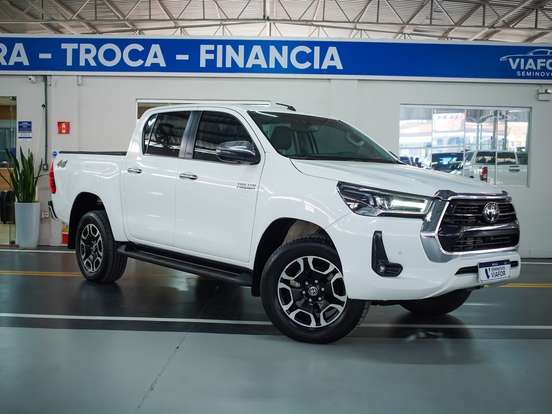TOYOTA-HILUX-2023