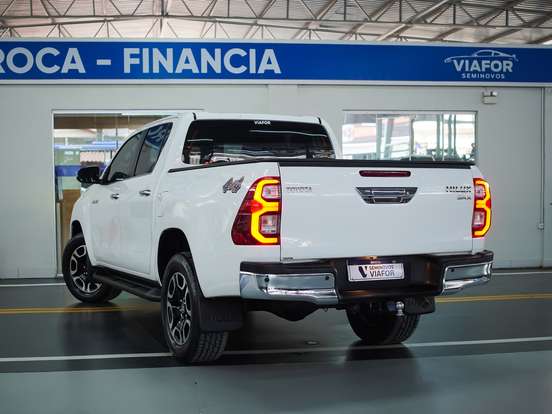 TOYOTA-HILUX-2.8 D-4D TURBO DIESEL CD SRX 4X4 AUTOMÁTICO TOYOTA-HILUX-2023