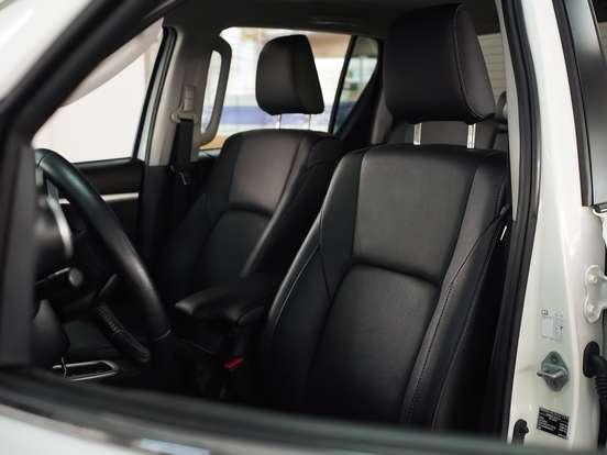 TOYOTA-HILUX-2.8 D-4D TURBO DIESEL CD SRX 4X4 AUTOMÁTICO TOYOTA-HILUX-2023